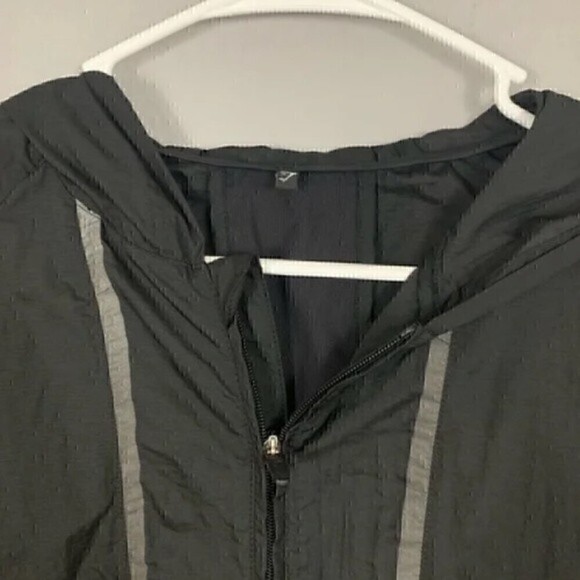 Gymshark Windbreaker Jacket - Picture 3 of 4